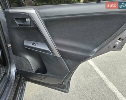 Тойота РАВ 4 2016 в Запорожье на Automoto.ua Серый Тойота РАВ 4, объемом двигателя 2.49 л и пробегом 190 тыс. км за 15900 $, фото 6 на Automoto.ua