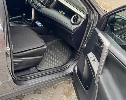 Сірий Тойота РАВ 4, об'ємом двигуна 2.49 л та пробігом 175 тис. км за 18200 $, фото 6 на Automoto.ua