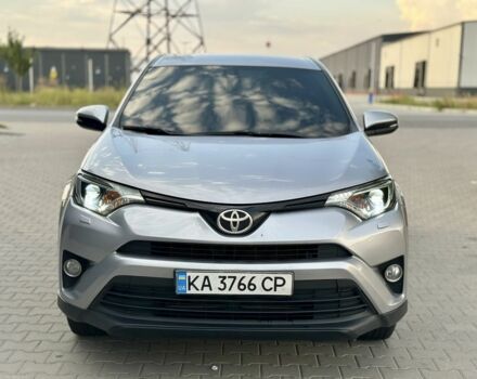 Тойота РАВ 4 2016 в Мукачеве на Automoto.ua Серый Тойота РАВ 4, объемом двигателя 2.5 л и пробегом 270 тыс. км за 14500 $, фото 1 на Automoto.ua
