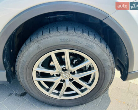 Сірий Тойота РАВ 4, об'ємом двигуна 2.49 л та пробігом 149 тис. км за 16300 $, фото 6 на Automoto.ua