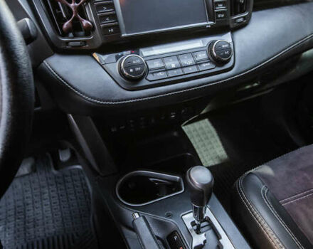 Сірий Тойота РАВ 4, об'ємом двигуна 2.23 л та пробігом 180 тис. км за 22490 $, фото 9 на Automoto.ua