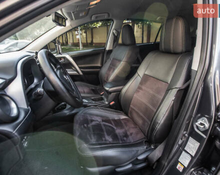 Тойота РАВ 4 2017 в Киеве на Automoto.ua Серый Тойота РАВ 4, объемом двигателя 2.23 л и пробегом 180 тыс. км за 23000 $, фото 8 на Automoto.ua