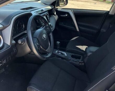 Тойота РАВ 4 2017 в Никополе на Automoto.ua Серый Тойота РАВ 4, объемом двигателя 2.49 л и пробегом 85 тыс. км за 19500 $, фото 5 на Automoto.ua