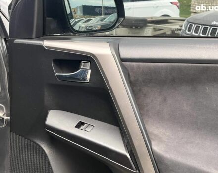 Тойота РАВ 4 2017 в Львове на Automoto.ua Серый Тойота РАВ 4, объемом двигателя 2.5 л и пробегом 143 тыс. км за 23990 $, фото 13 на Automoto.ua