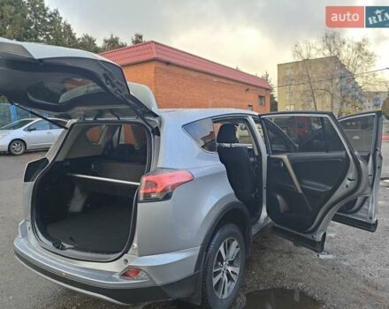 Сірий Тойота РАВ 4, об'ємом двигуна 2.23 л та пробігом 156 тис. км за 19650 $, фото 17 на Automoto.ua