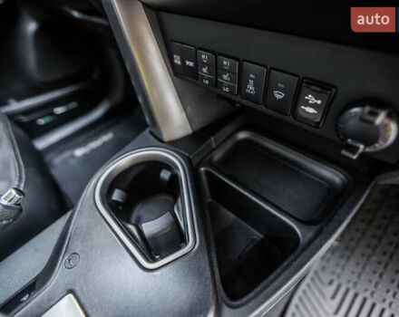 Сірий Тойота РАВ 4, об'ємом двигуна 2.23 л та пробігом 180 тис. км за 22490 $, фото 17 на Automoto.ua