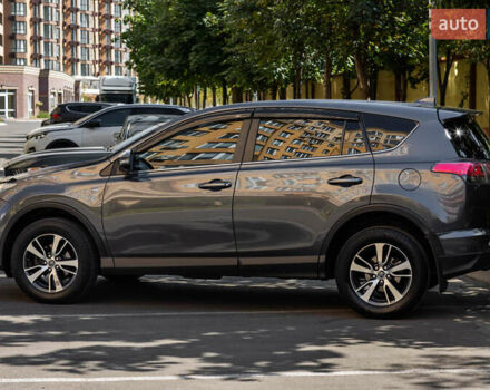 Сірий Тойота РАВ 4, об'ємом двигуна 2.23 л та пробігом 180 тис. км за 22490 $, фото 2 на Automoto.ua