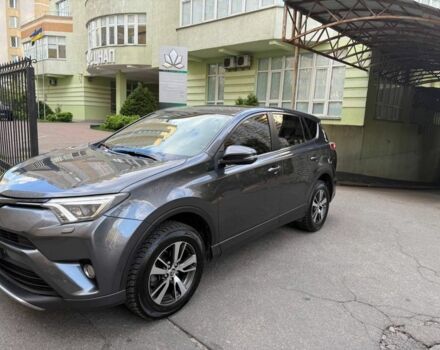 Тойота РАВ 4 2017 в Киеве на Automoto.ua Серый Тойота РАВ 4, объемом двигателя 2 л и пробегом 223 тыс. км за 19500 $, фото 1 на Automoto.ua