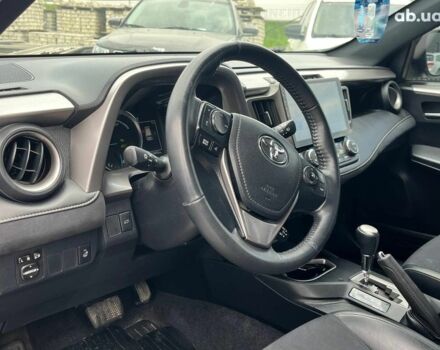 Тойота РАВ 4 2017 в Львове на Automoto.ua Серый Тойота РАВ 4, объемом двигателя 2.5 л и пробегом 143 тыс. км за 23990 $, фото 28 на Automoto.ua