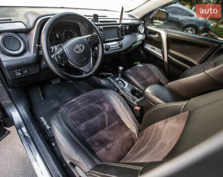 Тойота РАВ 4 2017 в Киеве на Automoto.ua Серый Тойота РАВ 4, объемом двигателя 2.23 л и пробегом 180 тыс. км за 23000 $, фото 7 на Automoto.ua