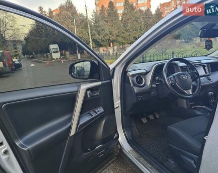 Сірий Тойота РАВ 4, об'ємом двигуна 2.23 л та пробігом 156 тис. км за 19650 $, фото 4 на Automoto.ua