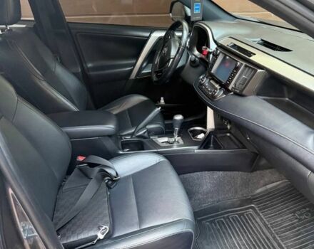 Тойота РАВ 4 2017 в Киеве на Automoto.ua Серый Тойота РАВ 4, объемом двигателя 2 л и пробегом 223 тыс. км за 19500 $, фото 5 на Automoto.ua