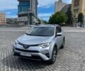 Серый Тойота РАВ 4, объемом двигателя 2.5 л и пробегом 135 тыс. км за 18300 $, фото 1 на Automoto.ua