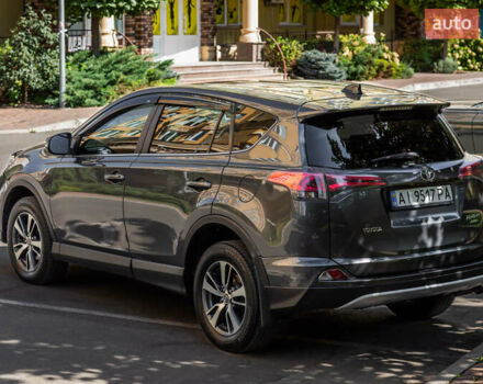 Тойота РАВ 4 2017 в Киеве на Automoto.ua Серый Тойота РАВ 4, объемом двигателя 2.23 л и пробегом 180 тыс. км за 23000 $, фото 1 на Automoto.ua