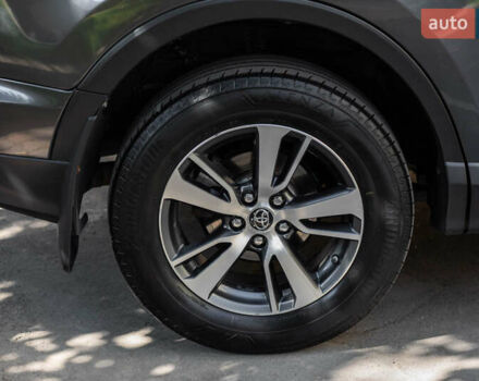 Тойота РАВ 4 2017 в Киеве на Automoto.ua Серый Тойота РАВ 4, объемом двигателя 2.23 л и пробегом 180 тыс. км за 23000 $, фото 3 на Automoto.ua