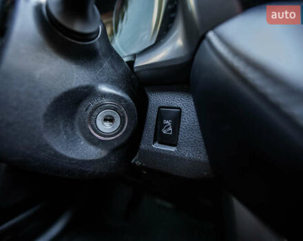 Тойота РАВ 4 2017 в Киеве на Automoto.ua Серый Тойота РАВ 4, объемом двигателя 2.23 л и пробегом 180 тыс. км за 23000 $, фото 15 на Automoto.ua