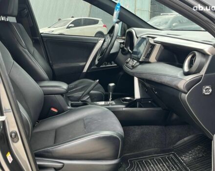 Тойота РАВ 4 2017 в Львове на Automoto.ua Серый Тойота РАВ 4, объемом двигателя 2.5 л и пробегом 143 тыс. км за 23990 $, фото 11 на Automoto.ua