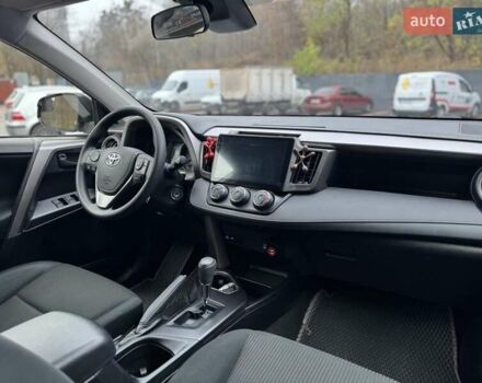 Серый Тойота РАВ 4, объемом двигателя 2.49 л и пробегом 85 тыс. км за 19500 $, фото 9 на Automoto.ua