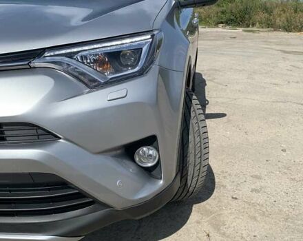 Сірий Тойота РАВ 4, об'ємом двигуна 2.49 л та пробігом 172 тис. км за 24999 $, фото 1 на Automoto.ua