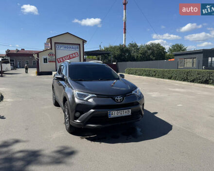 Сірий Тойота РАВ 4, об'ємом двигуна 1.99 л та пробігом 174 тис. км за 20000 $, фото 3 на Automoto.ua