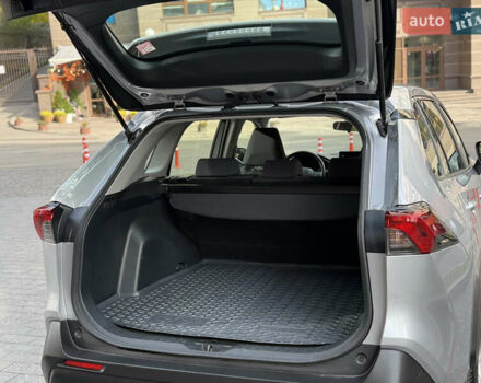 Тойота РАВ 4 2019 в Киеве на Automoto.ua Серый Тойота РАВ 4, объемом двигателя 1.99 л и пробегом 8 тыс. км за 27200 $, фото 30 на Automoto.ua