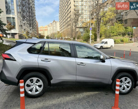Тойота РАВ 4 2019 в Киеве на Automoto.ua Серый Тойота РАВ 4, объемом двигателя 1.99 л и пробегом 8 тыс. км за 27200 $, фото 10 на Automoto.ua
