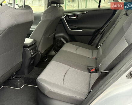 Сірий Тойота РАВ 4, об'ємом двигуна 2.49 л та пробігом 137 тис. км за 28990 $, фото 14 на Automoto.ua