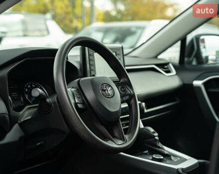 Тойота РАВ 4 2019 в Черновцах на Automoto.ua Серый Тойота РАВ 4, объемом двигателя 2.5 л и пробегом 24 тыс. км за 29900 $, фото 19 на Automoto.ua