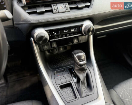 Тойота РАВ 4 2019 в Киеве на Automoto.ua Серый Тойота РАВ 4, объемом двигателя 1.99 л и пробегом 8 тыс. км за 27200 $, фото 46 на Automoto.ua