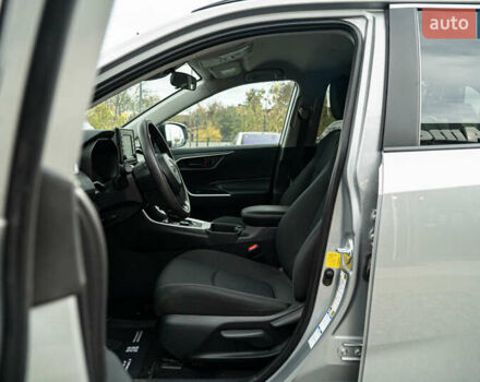 Тойота РАВ 4 2019 в Черновцах на Automoto.ua Серый Тойота РАВ 4, объемом двигателя 2.5 л и пробегом 24 тыс. км за 29900 $, фото 16 на Automoto.ua