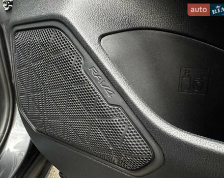 Сірий Тойота РАВ 4, об'ємом двигуна 2.5 л та пробігом 142 тис. км за 28990 $, фото 31 на Automoto.ua