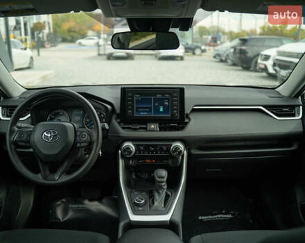 Тойота РАВ 4 2019 в Черновцах на Automoto.ua Серый Тойота РАВ 4, объемом двигателя 2.5 л и пробегом 24 тыс. км за 29900 $, фото 20 на Automoto.ua