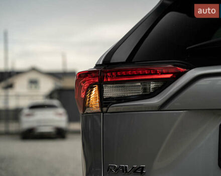 Тойота РАВ 4 2019 в Черновцах на Automoto.ua Серый Тойота РАВ 4, объемом двигателя 2.5 л и пробегом 24 тыс. км за 29900 $, фото 6 на Automoto.ua