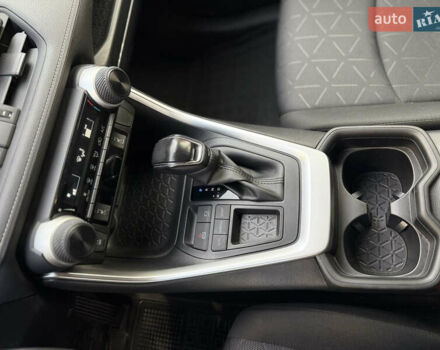 Тойота РАВ 4 2019 в Киеве на Automoto.ua Серый Тойота РАВ 4, объемом двигателя 1.99 л и пробегом 8 тыс. км за 27200 $, фото 47 на Automoto.ua