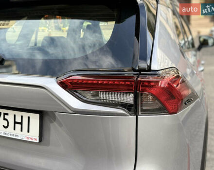 Тойота РАВ 4 2019 в Киеве на Automoto.ua Серый Тойота РАВ 4, объемом двигателя 1.99 л и пробегом 8 тыс. км за 27200 $, фото 24 на Automoto.ua