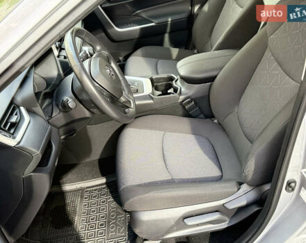 Тойота РАВ 4 2019 в Киеве на Automoto.ua Серый Тойота РАВ 4, объемом двигателя 1.99 л и пробегом 8 тыс. км за 27200 $, фото 36 на Automoto.ua