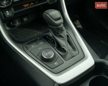 Тойота РАВ 4 2019 в Черновцах на Automoto.ua Серый Тойота РАВ 4, объемом двигателя 2.5 л и пробегом 24 тыс. км за 29900 $, фото 28 на Automoto.ua