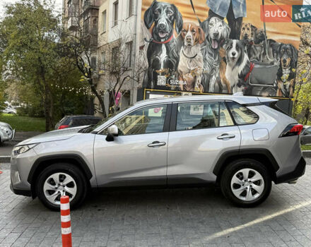 Тойота РАВ 4 2019 в Киеве на Automoto.ua Серый Тойота РАВ 4, объемом двигателя 1.99 л и пробегом 8 тыс. км за 27200 $, фото 3 на Automoto.ua