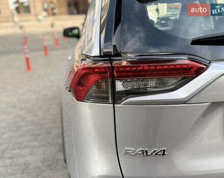 Тойота РАВ 4 2019 в Киеве на Automoto.ua Серый Тойота РАВ 4, объемом двигателя 1.99 л и пробегом 8 тыс. км за 27200 $, фото 22 на Automoto.ua