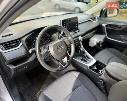 Тойота РАВ 4 2019 в Киеве на Automoto.ua Серый Тойота РАВ 4, объемом двигателя 1.99 л и пробегом 8 тыс. км за 27200 $, фото 40 на Automoto.ua