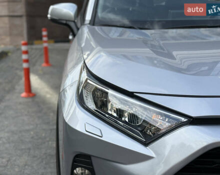 Тойота РАВ 4 2019 в Киеве на Automoto.ua Серый Тойота РАВ 4, объемом двигателя 1.99 л и пробегом 8 тыс. км за 27200 $, фото 18 на Automoto.ua