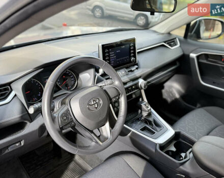 Тойота РАВ 4 2019 в Киеве на Automoto.ua Серый Тойота РАВ 4, объемом двигателя 1.99 л и пробегом 8 тыс. км за 27200 $, фото 42 на Automoto.ua