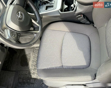 Тойота РАВ 4 2019 в Киеве на Automoto.ua Серый Тойота РАВ 4, объемом двигателя 1.99 л и пробегом 8 тыс. км за 27200 $, фото 34 на Automoto.ua