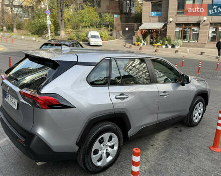 Тойота РАВ 4 2019 в Киеве на Automoto.ua Серый Тойота РАВ 4, объемом двигателя 1.99 л и пробегом 8 тыс. км за 27200 $, фото 9 на Automoto.ua
