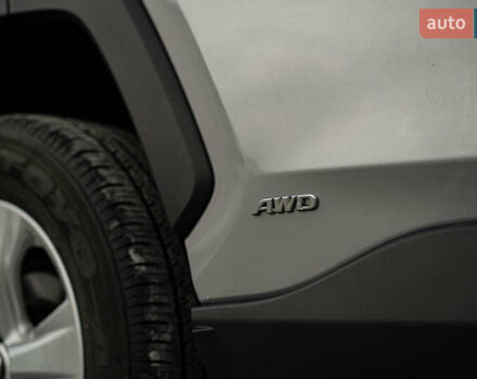 Тойота РАВ 4 2019 в Черновцах на Automoto.ua Серый Тойота РАВ 4, объемом двигателя 2.5 л и пробегом 24 тыс. км за 29900 $, фото 12 на Automoto.ua
