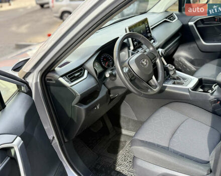 Тойота РАВ 4 2019 в Киеве на Automoto.ua Серый Тойота РАВ 4, объемом двигателя 1.99 л и пробегом 8 тыс. км за 27200 $, фото 33 на Automoto.ua