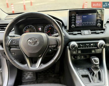 Тойота РАВ 4 2019 в Киеве на Automoto.ua Серый Тойота РАВ 4, объемом двигателя 1.99 л и пробегом 8 тыс. км за 27200 $, фото 58 на Automoto.ua