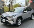 Тойота РАВ 4 2019 в Киеве на Automoto.ua Серый Тойота РАВ 4, объемом двигателя 1.99 л и пробегом 8 тыс. км за 27200 $, фото 1 на Automoto.ua