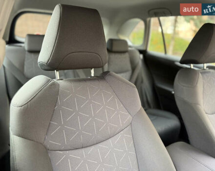 Тойота РАВ 4 2019 в Киеве на Automoto.ua Серый Тойота РАВ 4, объемом двигателя 1.99 л и пробегом 8 тыс. км за 27200 $, фото 51 на Automoto.ua