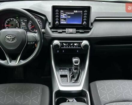 Сірий Тойота РАВ 4, об'ємом двигуна 1.99 л та пробігом 51 тис. км за 28463 $, фото 7 на Automoto.ua